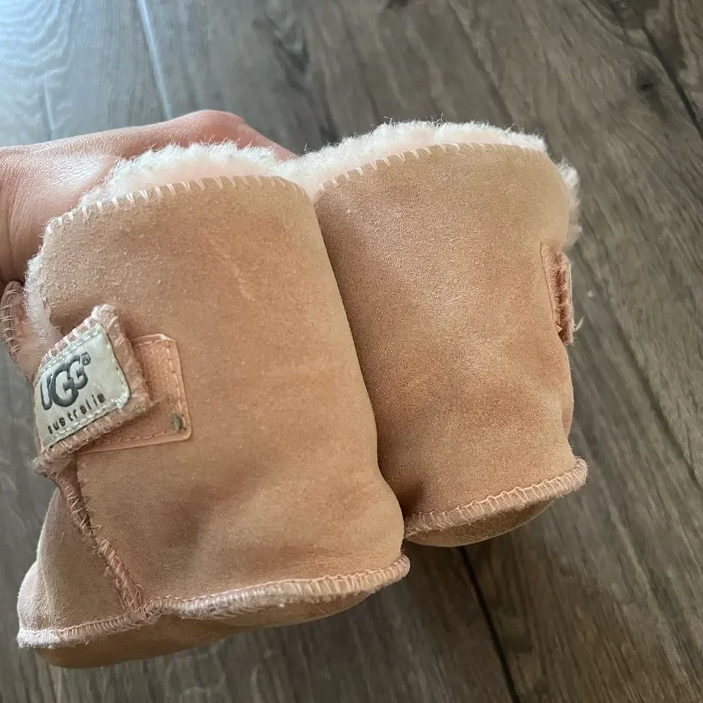 UGG Unisex-Baby Erin Boot size Large infant 18-24 m